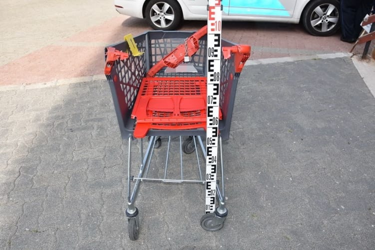 Bevásárlókocsival dobálózott a veszprémi belvárosban