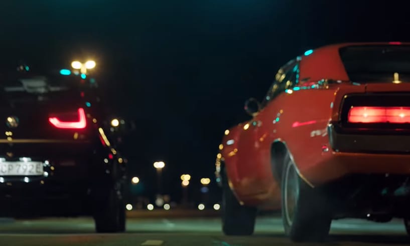 A halk az új hangos: a villannyal sportos BMW i3S így gyorsul le egy amerikai izomautót