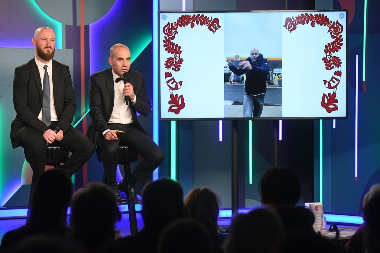 A Duma Aktuál népköltészeti gyűjtése: „Nincs a tankban, csak egy deci, a mi vezérünk nagy ...kópé