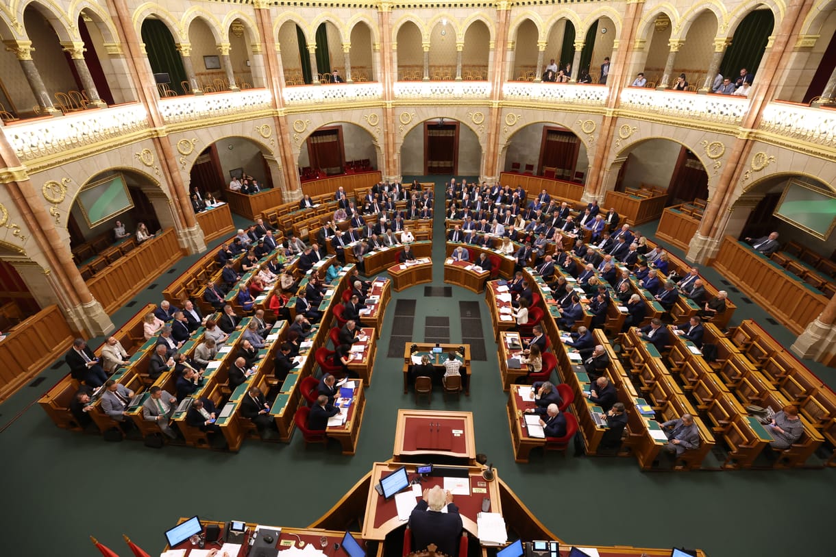 Hétfőn rendkívüli ülés lesz a parlamentben: téma a svéd NATO-csatlakozás