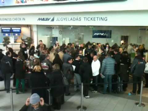 Videó: türelmes tömegek a Liszt Ferenc repülőtéren