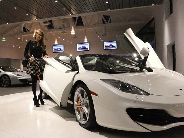 McLaren-rakétát vásárolt Paris Hilton – fotók
