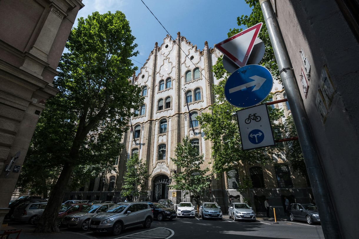 És akkor ebben a kampányban krumpli helyett belvárosi palotákat osztogatnak