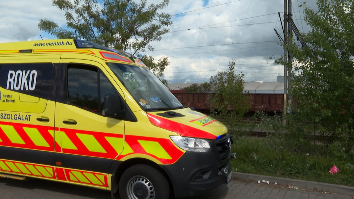 Ismét vagon tetejére mászott egy fiatal, élet-halál között lebeg