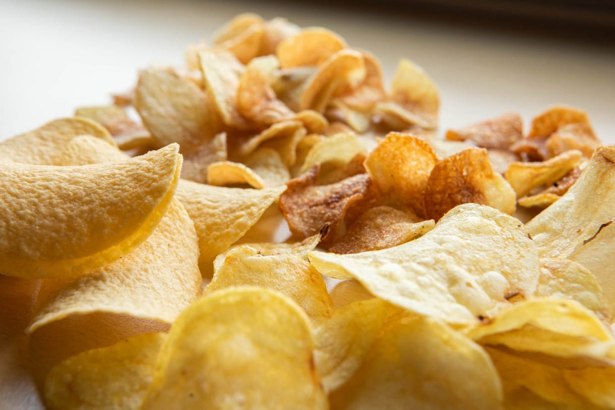 Hetekre olajszagú lett a lakás, de megérte: elkészítettük a lusta ember házi chipsét