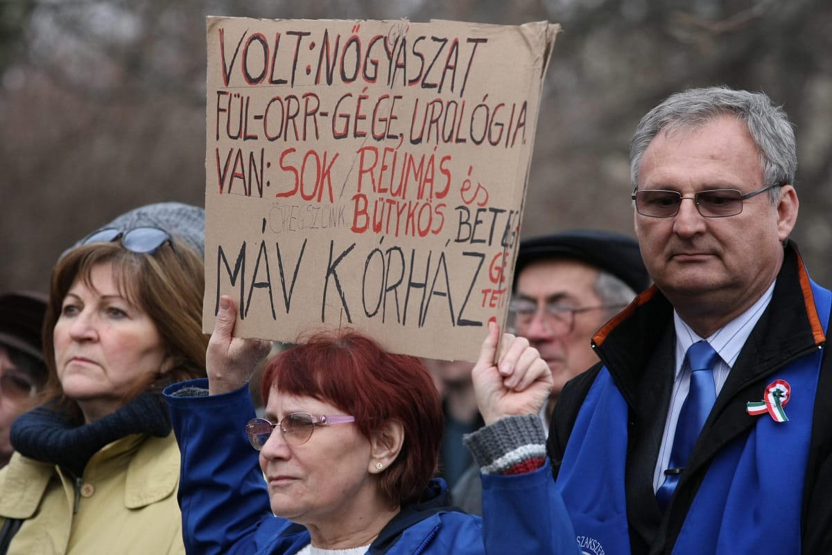 Tüntetés a MÁV Kórházért Szolnokon