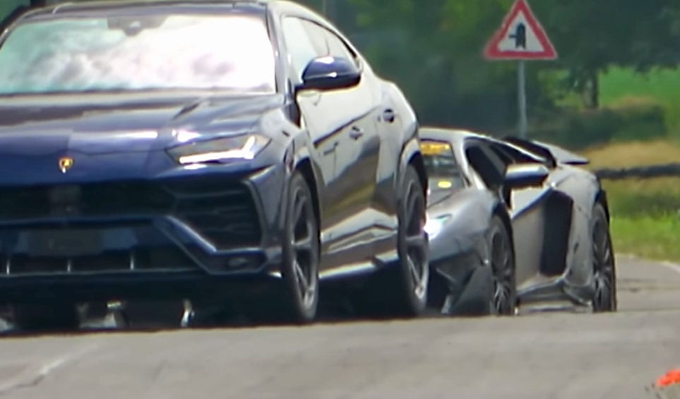 A Lamborghininél kétségbeesetten próbálják elrejteni az Aventador utódját