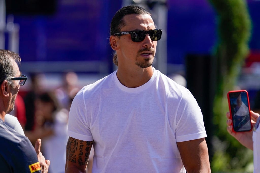 Nyolcszázmilliós új Ferrarijában fotózták Zlatan Ibrahimovicot