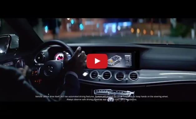 Ez lett volna az új Mercedes-reklám, de inkább levették a műsorról – videó