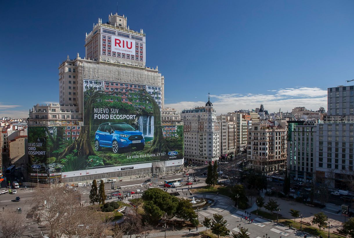 A Ford felrakta egy madridi épületre a világ legnagyobb reklámját