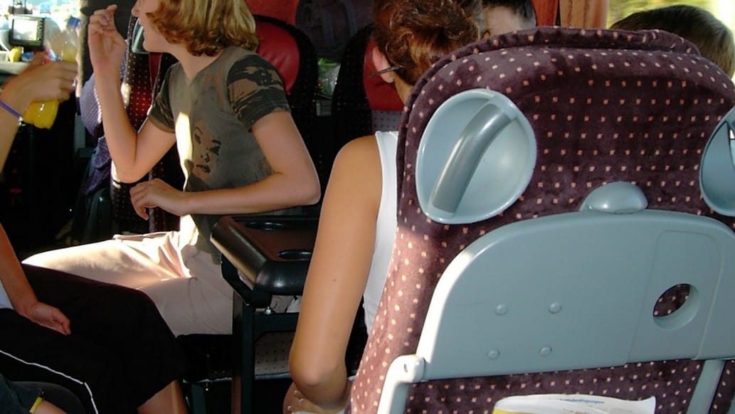 Fordulat a buszos ügyben: olvasónk viszi kirándulni a csalódott gyerekeket