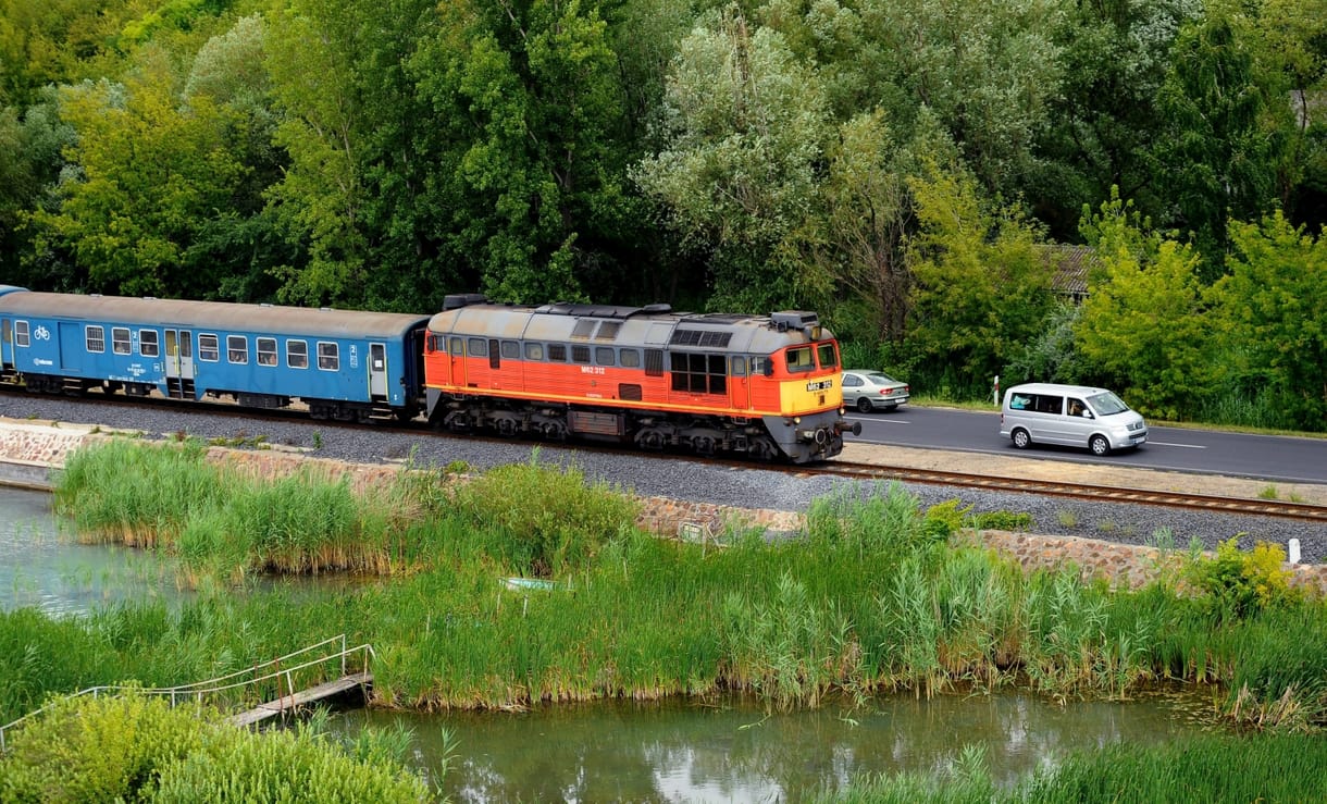Alig több, mint egy óra alatt el lehet jutni a Balatonhoz Budapestről – ígéri a MÁV