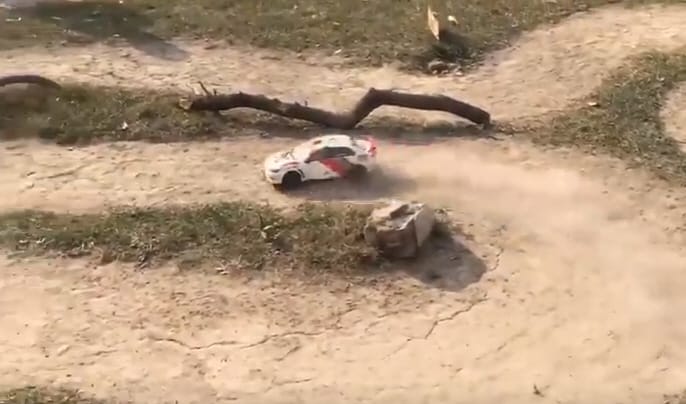 Raliverseny a hátsókertben? De még milyen – videó