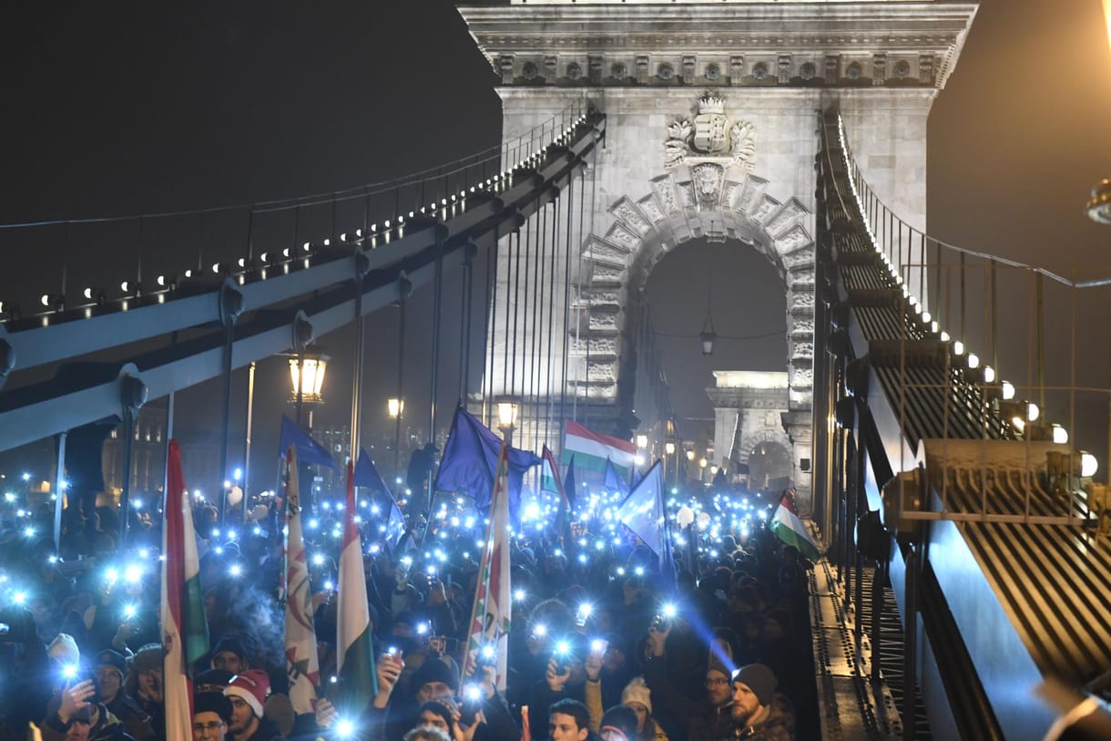 Itt lesznek a héten tüntetések a kormány és a túlóratörvény ellen
