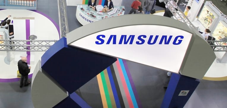 A Samsung a Sharpon keresztül lesheti meg az Apple-t