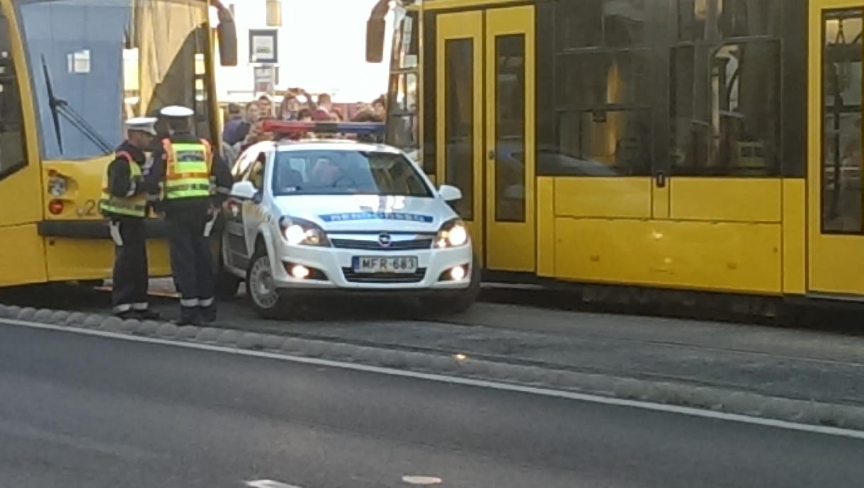 Mi van, ha a rendőrkocsira nem jut téli gumi?