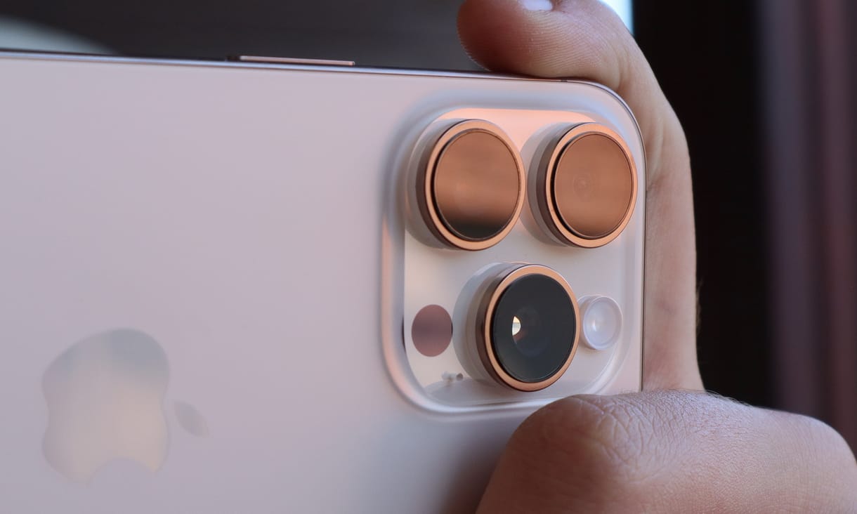 Minden eddiginél ütősebb kamera jöhet az iPhone-okba