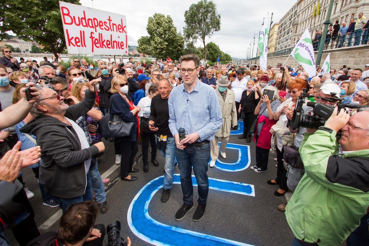 A kormányzati fojtás mellett nehéz saját arcélt építeni, de nem lehetetlen