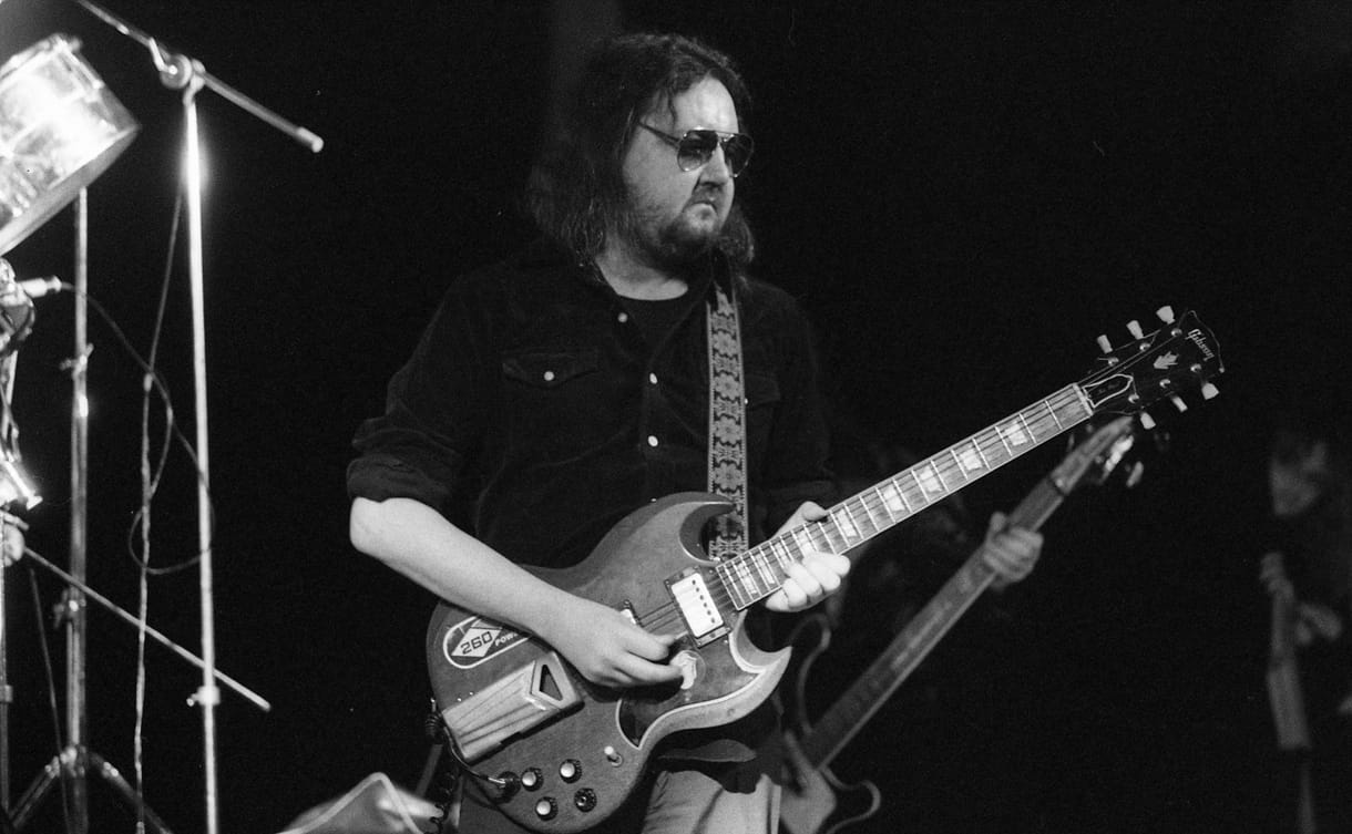 Kapcsolatot találtunk a gitárlegenda Radics Béla és a letelepedési kötvények között
