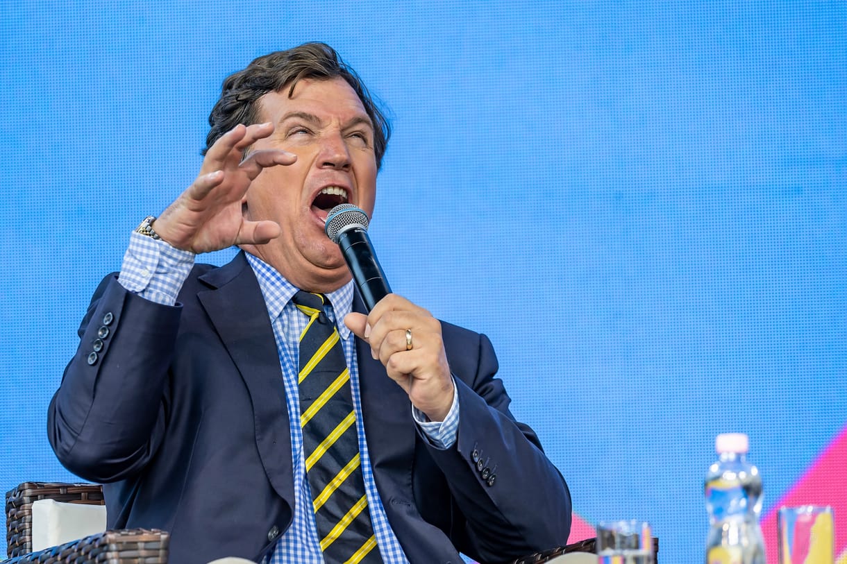 Nemhogy fizetést nem adott neki, szerződést sem írt alá az MCC Tucker Carlsonnal 
