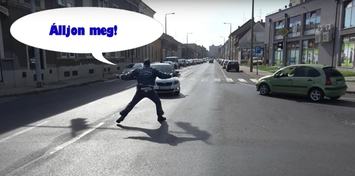 Ön is megijed, ha rendőrt lát az úton? Pedig egyszerű, hogy melyik jelzése mit jelent