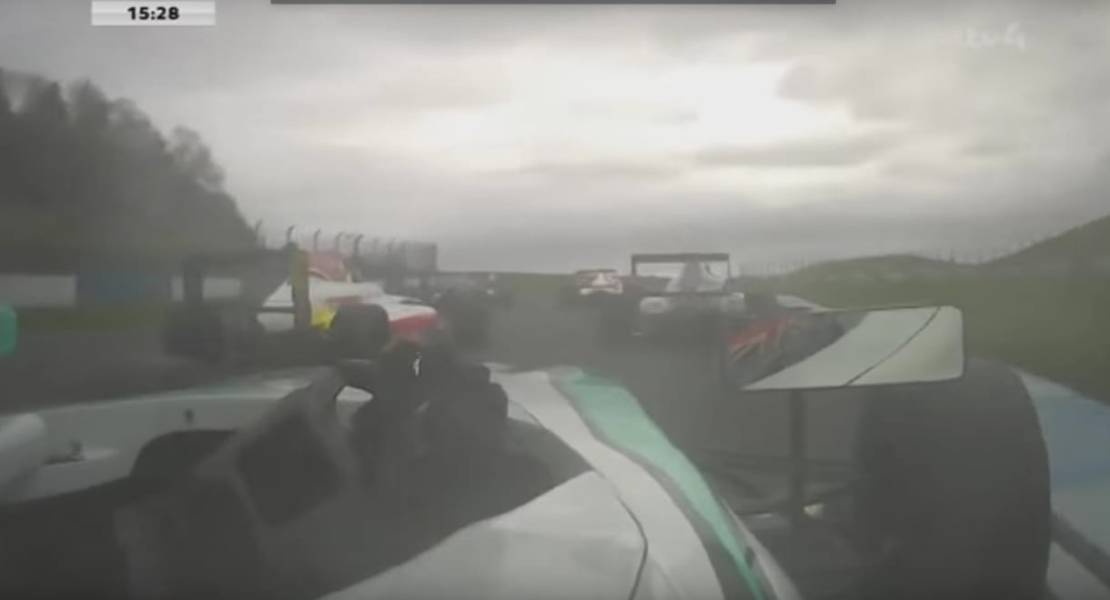 Sokkoló baleset történt a Forma–4-es futamon – videó