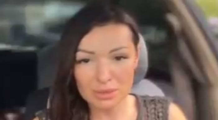 Elvittek a rendőrök egy nőt Irkutszkban, mert Insta-sztoriban gyilkosozta az orosz katonákat