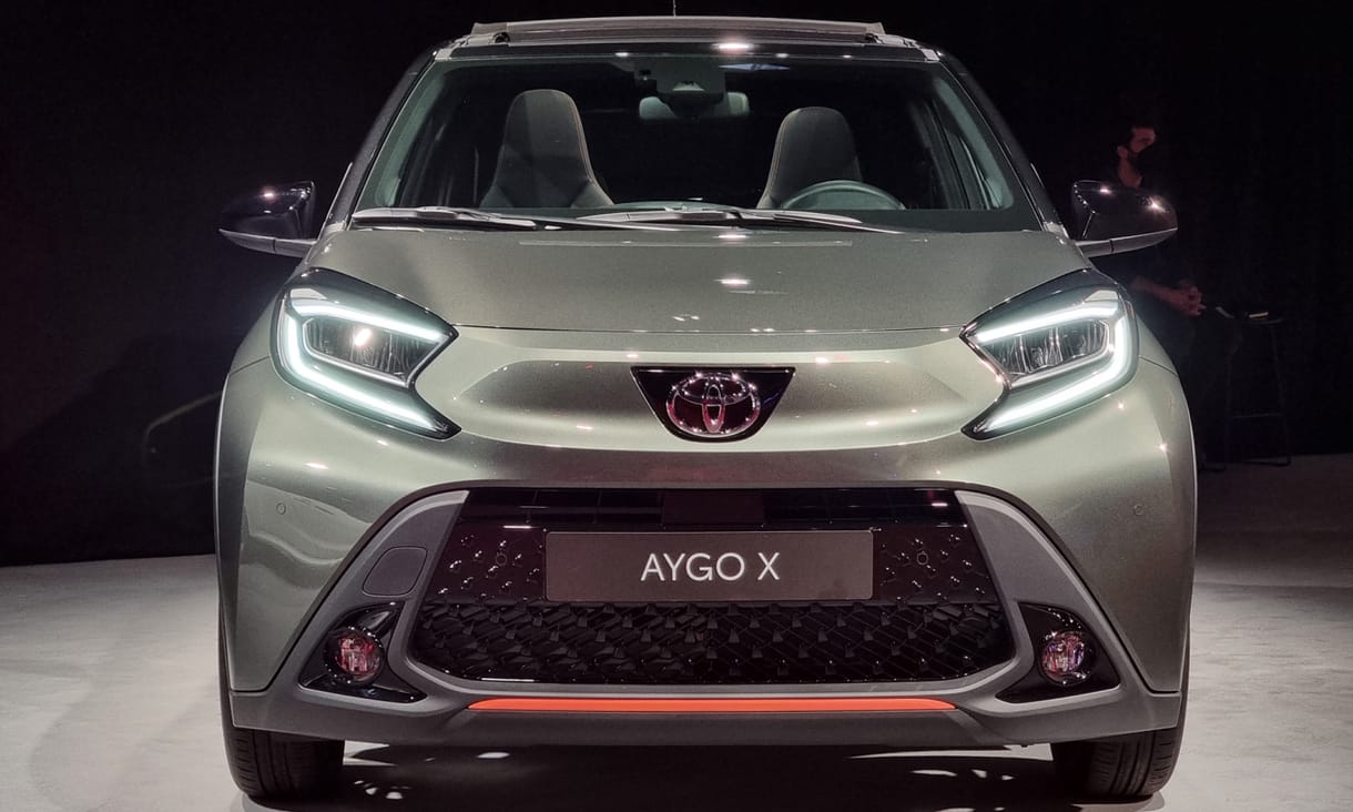 Beültünk a legkisebb Toyota szabadidő-autóba, az új Aygo X-be