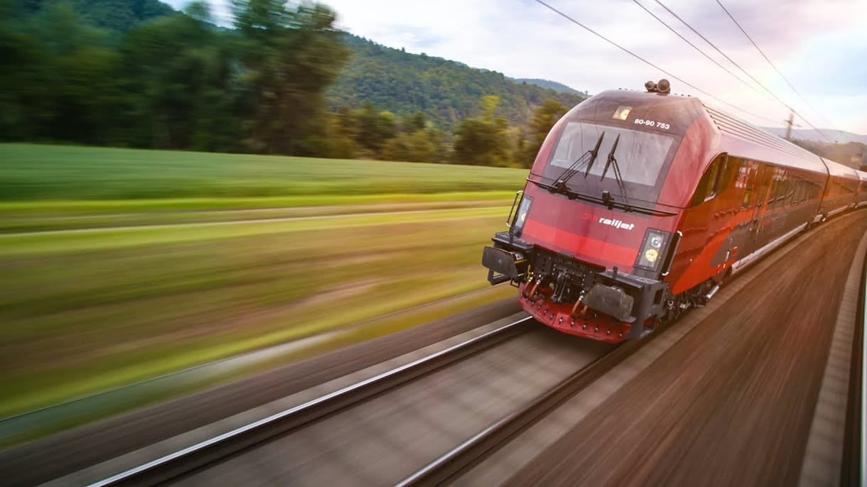 Ujhelyi: Ha Orbánék buknak, minden 18 éves ingyenes InterRail-bérletet kap