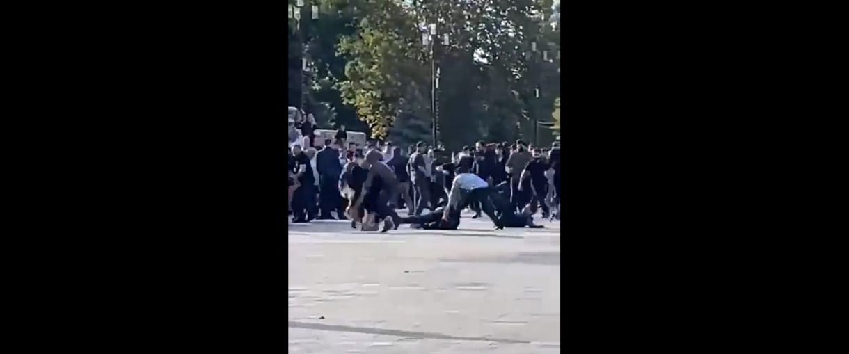 Összecsaptak a tüntetők a rendőrökkel Dagesztánban, felgyújtotta magát egy férfi Rjazanyban