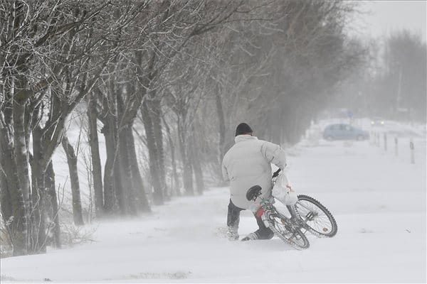 Itt a figyelmeztetés a fél országra: havazni fog