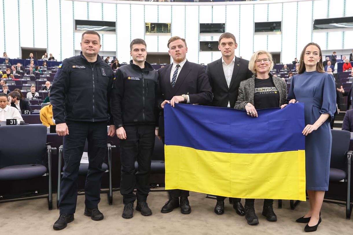 „Az ukránok emlékezni fognak rá, ki segített nekik” – átadták az ukrán népnek az Európai Parlament Szaharov-díját