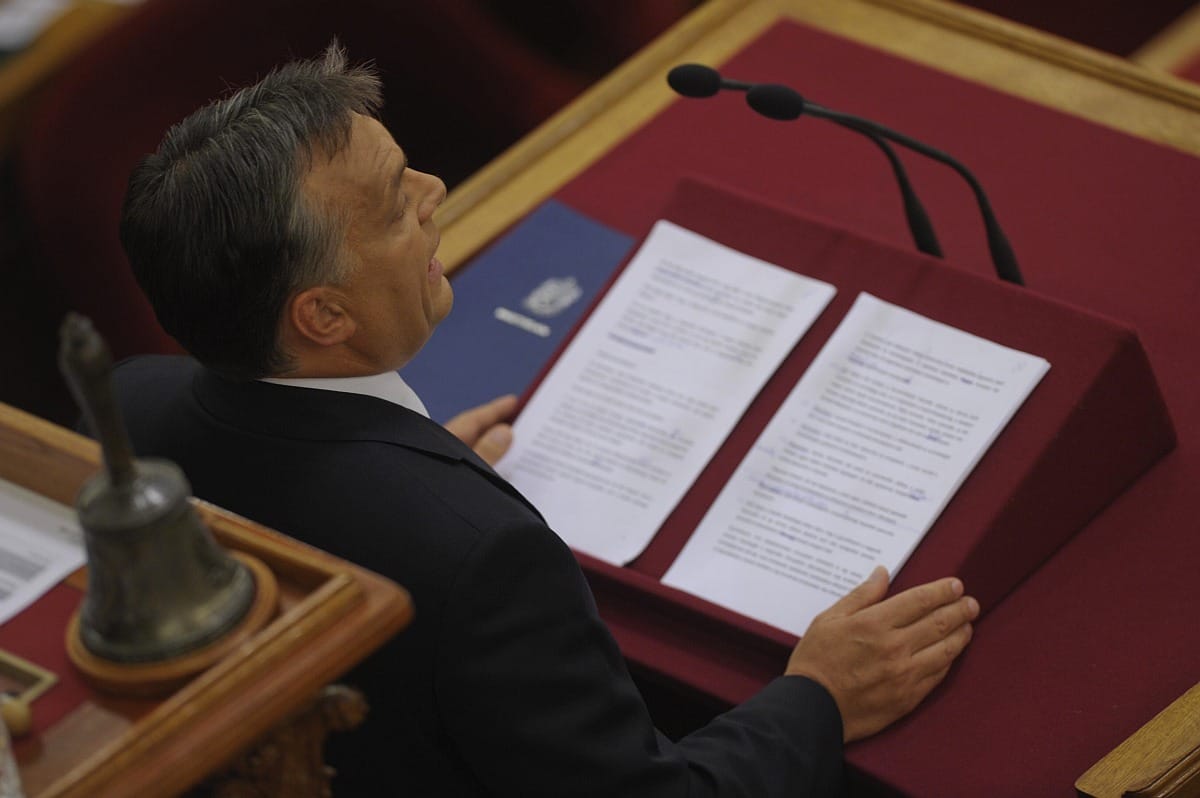 Orbán nem titkolhatja el a jegyzeteit