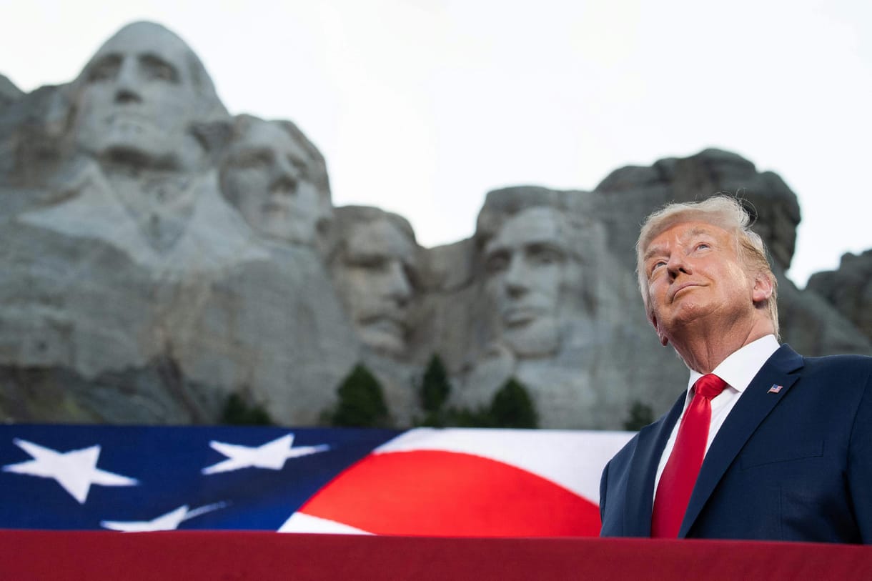 Gátlástalan talpnyalással igyekeznek bevágódni republikánusok Trumpnál