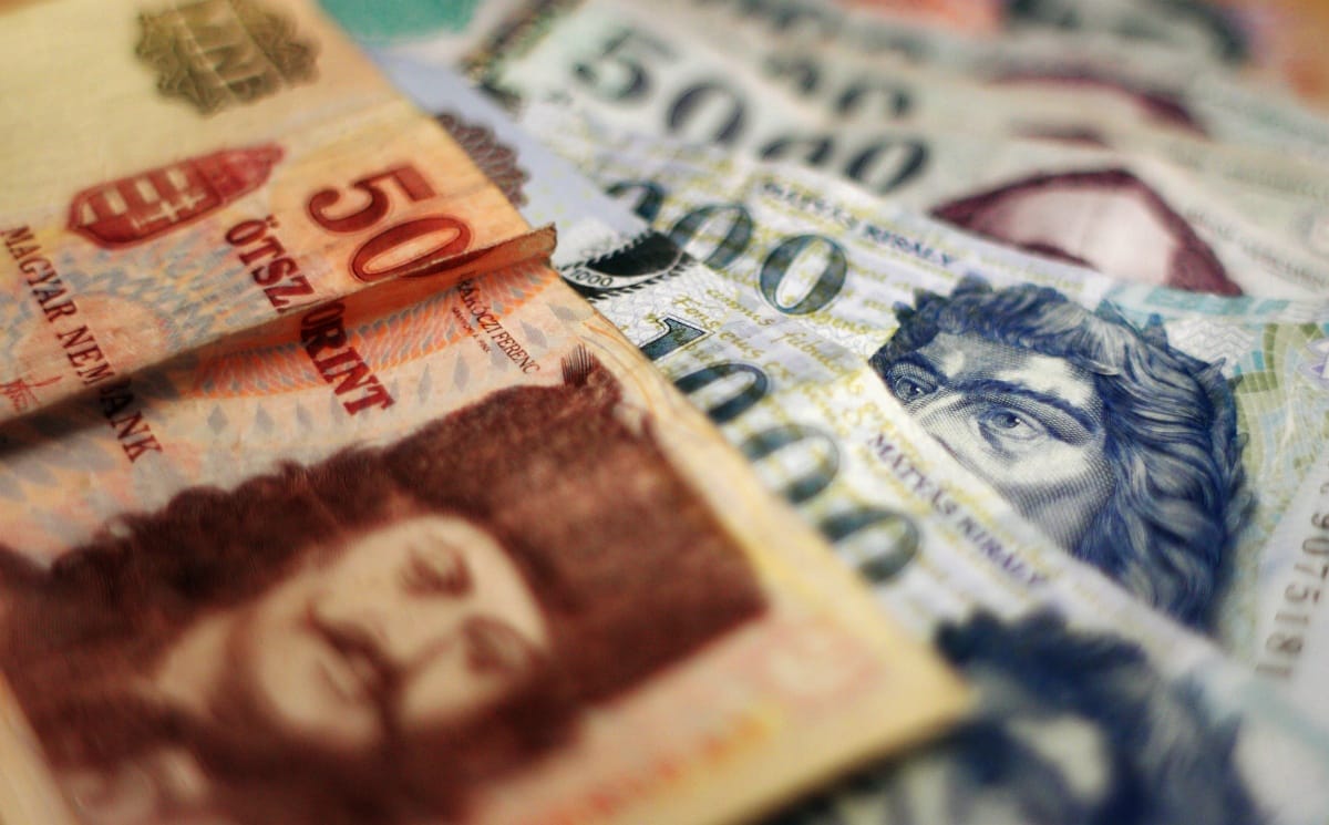 312 forint is volt egy euró