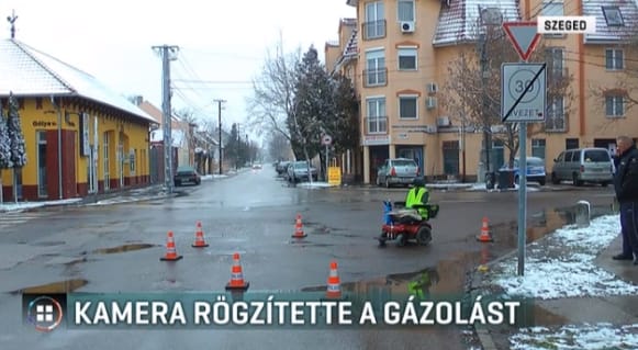 Kanyarban gázoltak el egy kerekesszékes férfit Szegeden