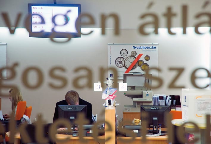 Diszkriminatív, hogy az ügyfélszolgálatosoknak dolgozniuk kell holnap?