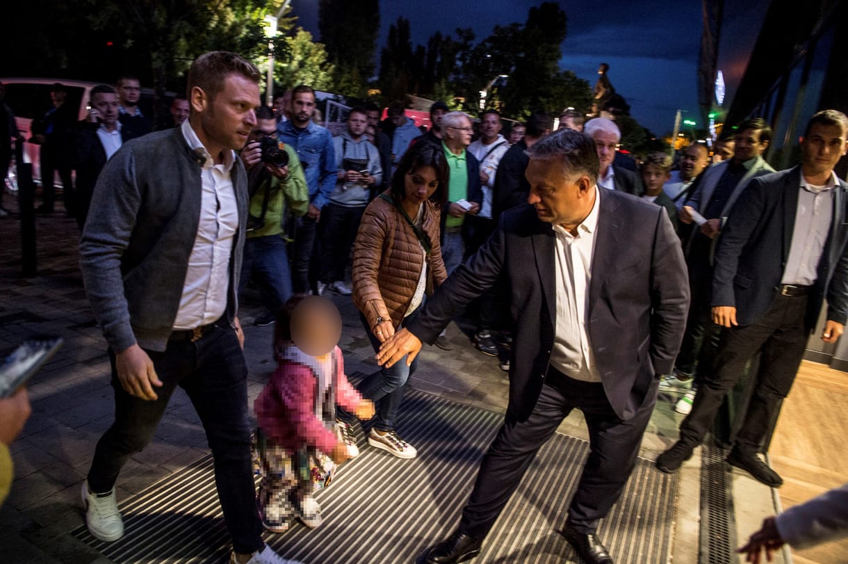 A külvilág számára egyelőre ismeretlen forrásból vett pénzgyárakat Tiborcz István