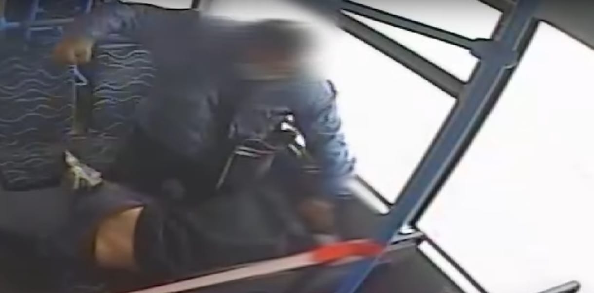 Egy évet kapott a csepeli buszon maszk miatt verekedő férfi