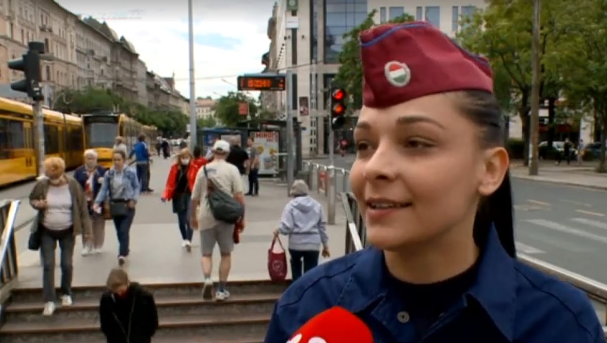 Megszólaltak a rendőrök, akik levezettek egy szülést a Blaha Lujza téren
