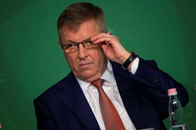 A jegybank rég nem látott áremelkedésre és „kanyarban előző” gazdasági növekedésre számít