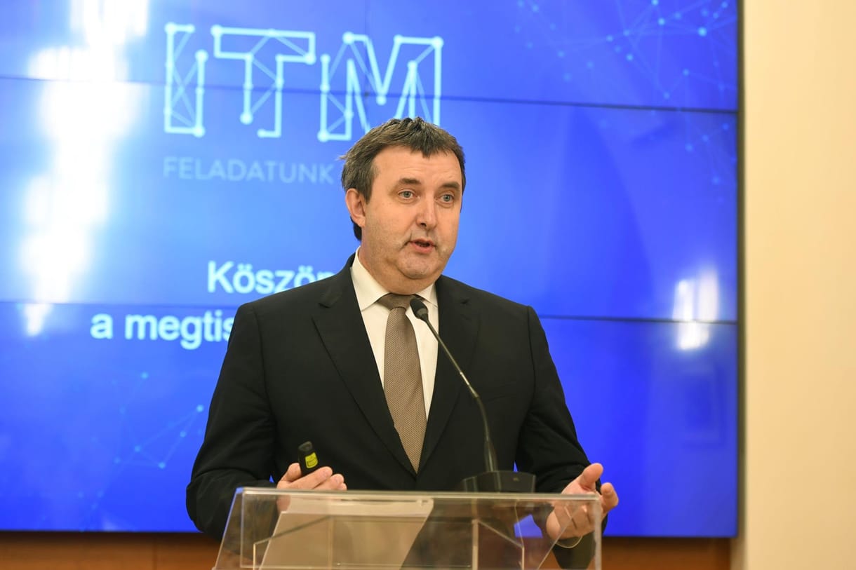 Palkovics két államtitkárát is leváltották