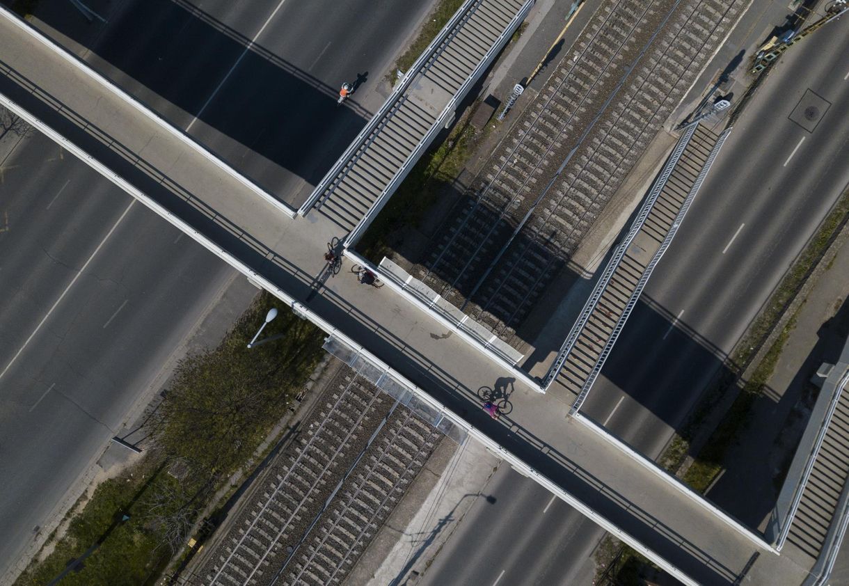 Nyitás előtt zárás – Orbánék vakrepülésre kényszerítik Karácsonyt