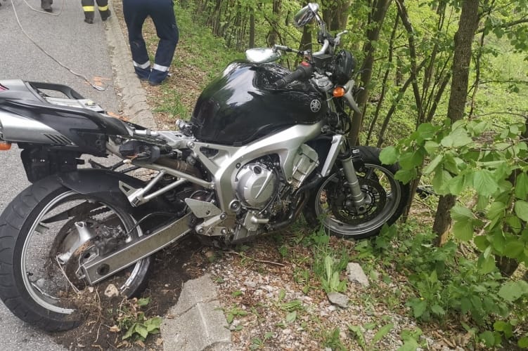 Szakadékba zuhant és meghalt egy 21 éves motoros Felsőtarkánynál