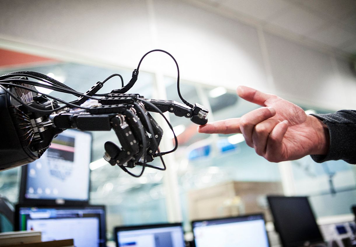 Mindenki a nagy áttörést várja a mesterséges intelligenciától, de 2024-ben még nem fogja megváltoztatni az életünket