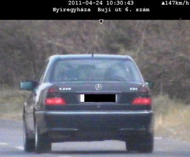 Fotók: 237 km/h-val száguldott egy kocsi 