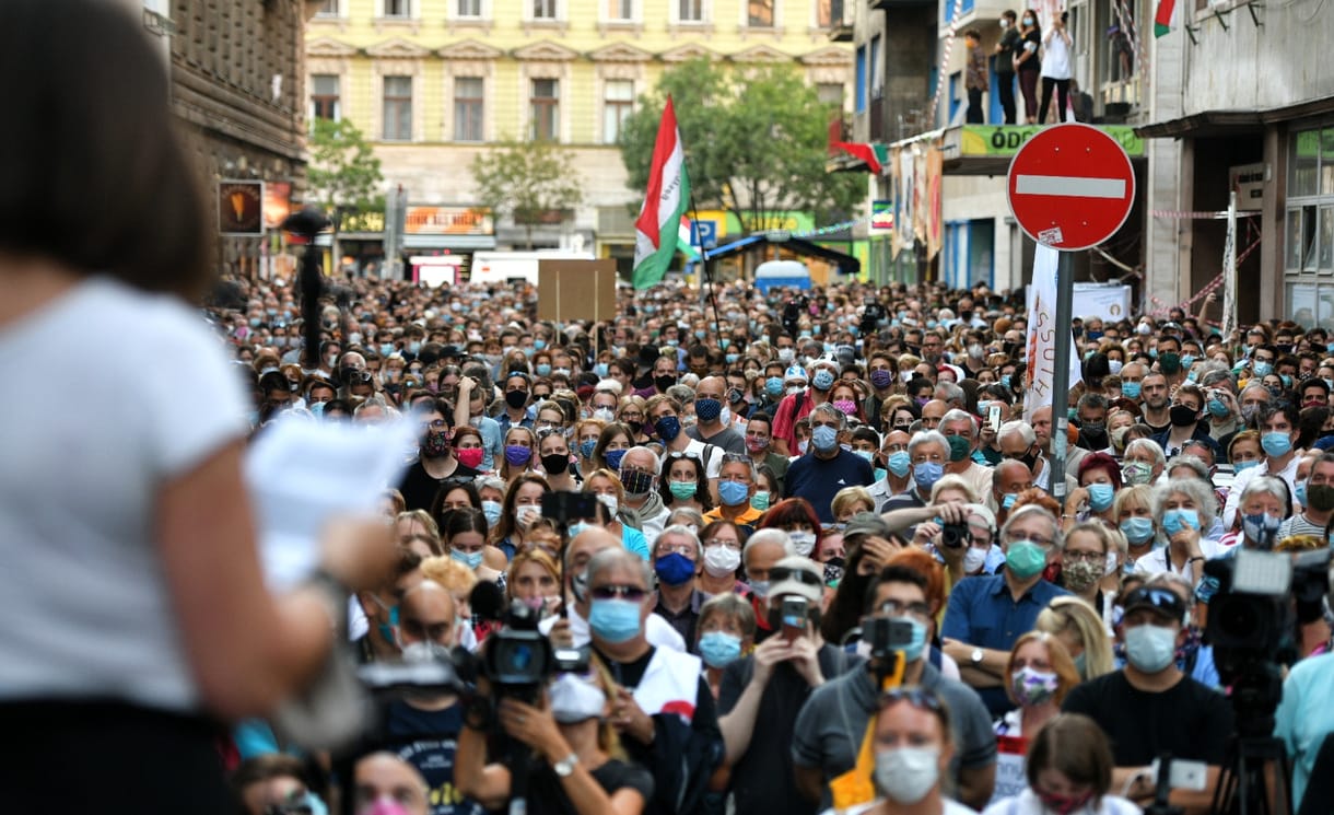 A Sziget is kiáll a Színművészeti mellett