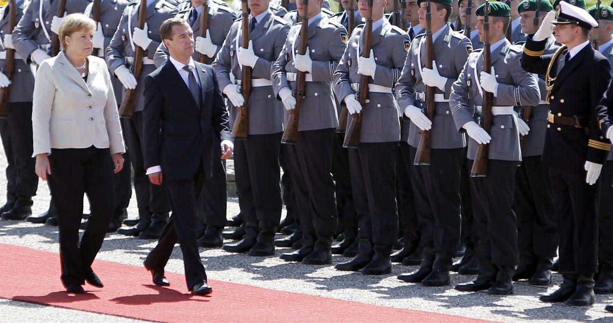 A Putyin-botrány nem zavarta Merkel és Medvegyev tárgyalását