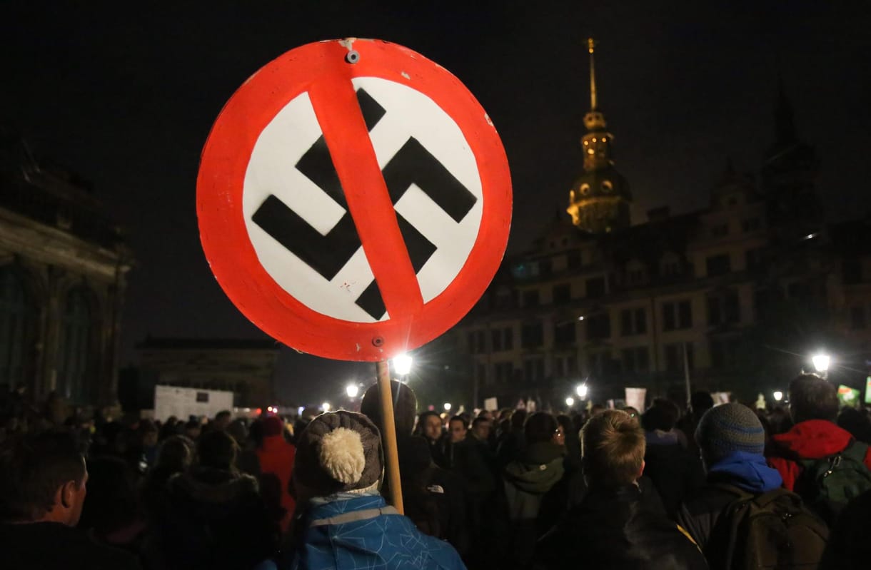 Náci karlendítés miatt vertek meg egy részeg amerikait Drezdában