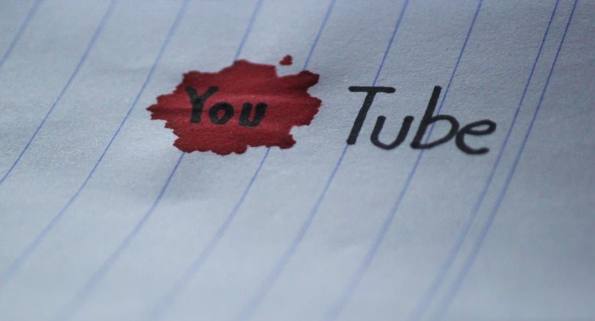 Újabb funkciót vesz át a YouTube a TikToktól, az élő videóknál lehet majd látni